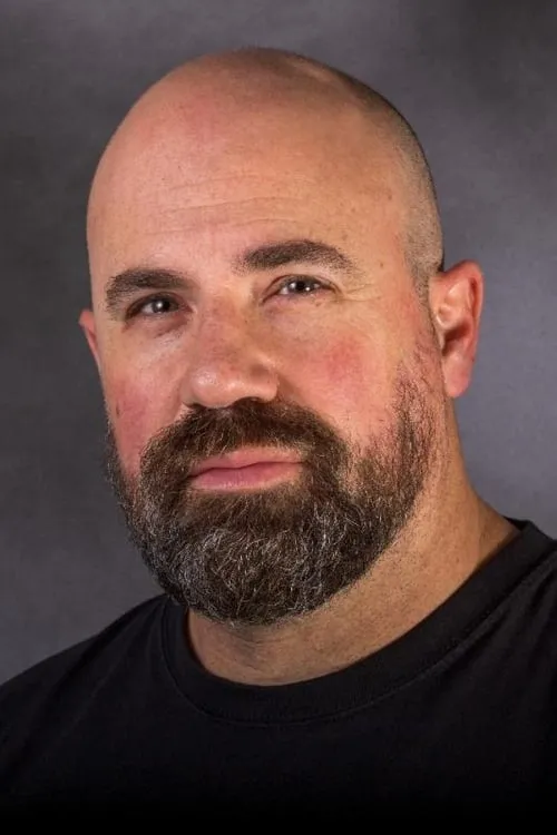 Gil Kolirin interpretando a Paramedic