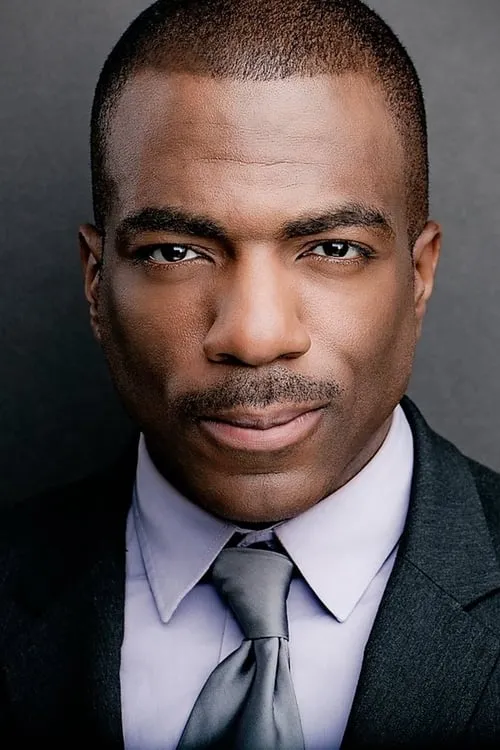 Gilbert Glenn Brown interpretando a Howard Clement