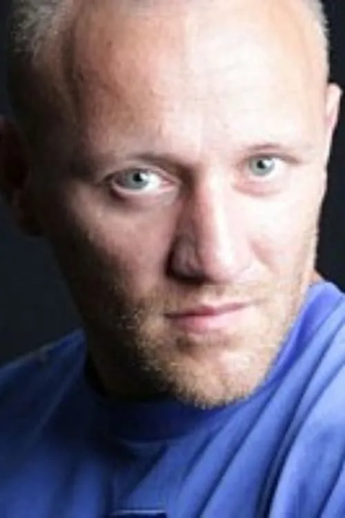 Giorgi Tsaava interpretando a Devi