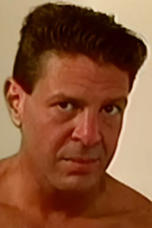 Giorgio Falconi interpretando a