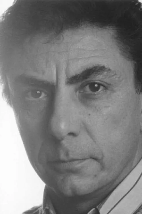 Giovanni Mauriello interpretando a Walter