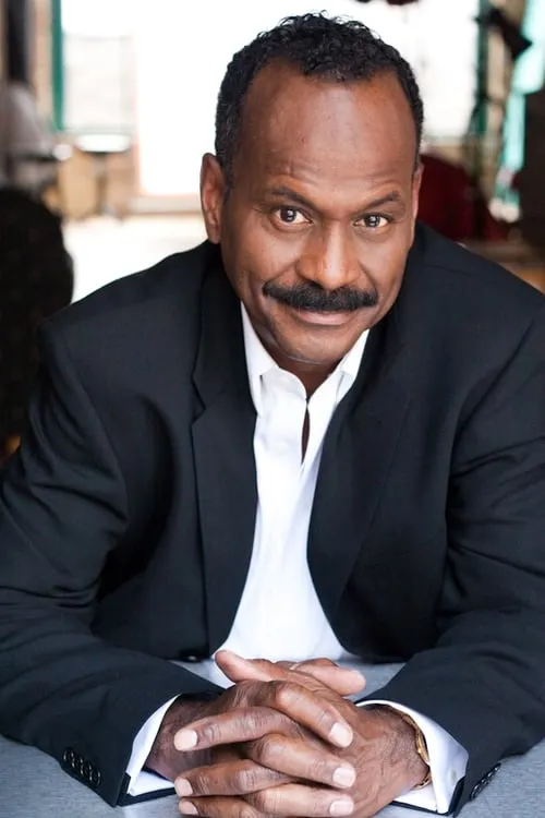 Glenn Harston interpretando a Ned Perkins