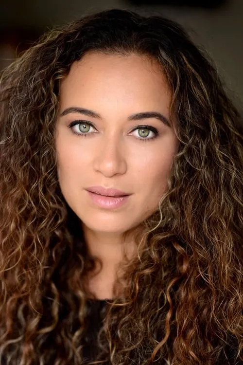 Gloria Blake interpretando a Mary (as Gloria Ofa Blake)