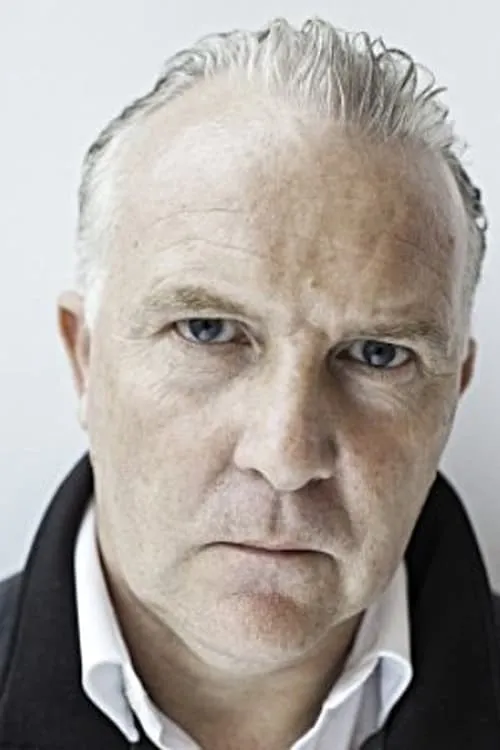 Glyn Grimstead interpretando a DS Driscoll