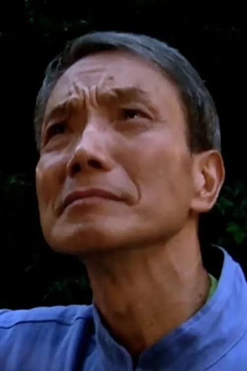 Godfrey Ho interpretando a Himself