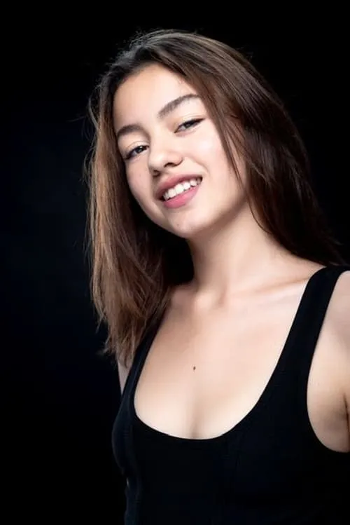 Gökçe Güneş Doğrusöz interpretando a Ayse Ileri