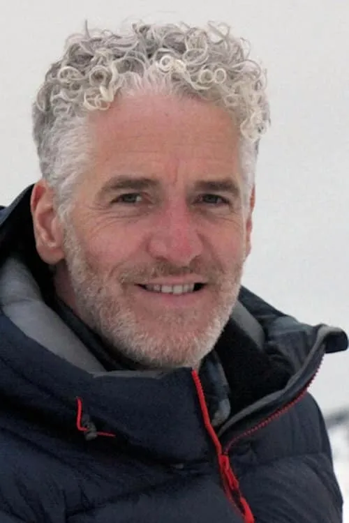 Gordon Buchanan — personaje: Self - Presenter