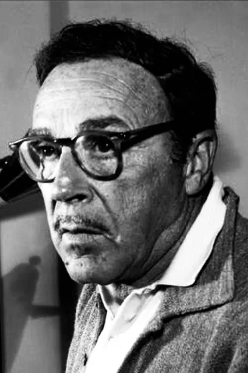 Gordon Douglas interpretando a Student Drinker (uncredited)