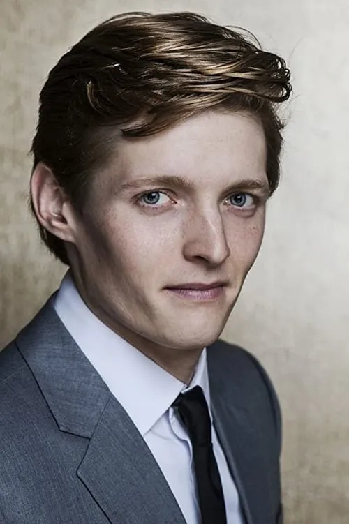 Gordon Harper interpretando a Fawning Sycophant