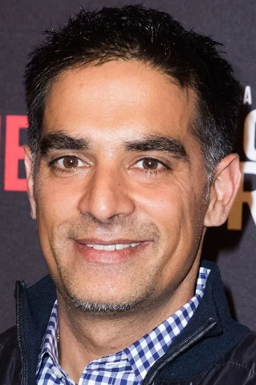 Gotham Chopra interpretando a Himself