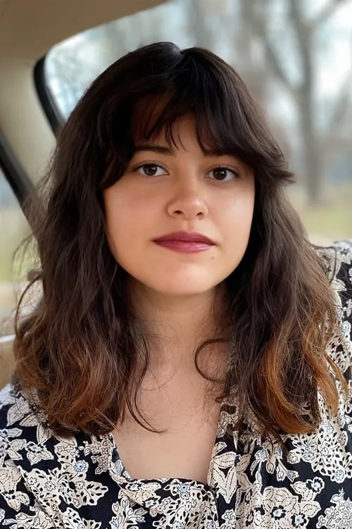 Grace Edwards interpretando a Charlotte