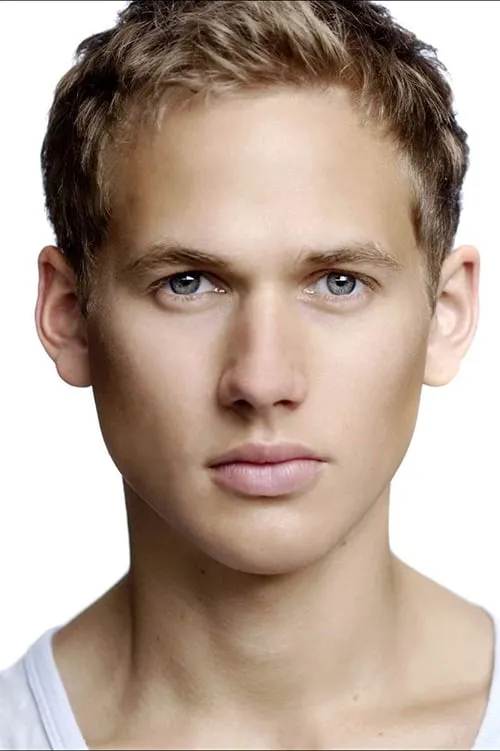 Colin Cuthbert ha trabajado con Gregg Lowe en 1 ocasiones