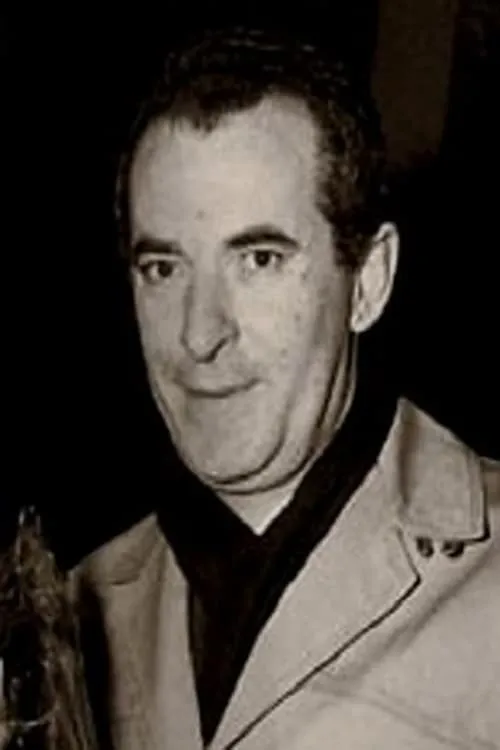 Grigoris Vafias interpretando a