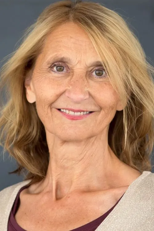 Gro Ann Uthaug interpretando a Mona's Mother