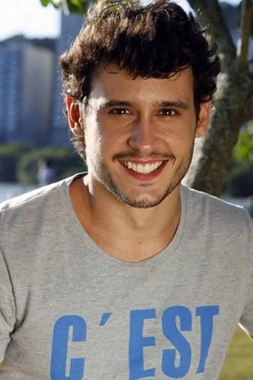 Guilherme Dellorto interpretando a Luiz