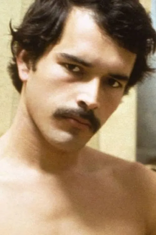 Mike Mitchell ha trabajado con Guillermo Ricardo en 1 ocasiones