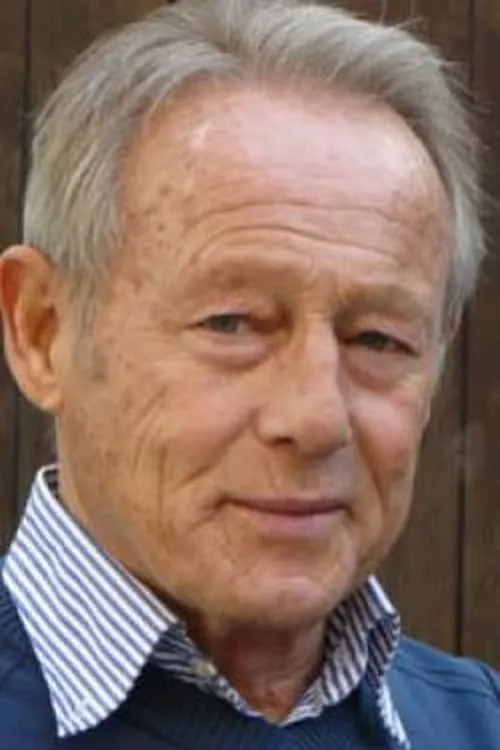 Günter Clemens interpretando a Inspector