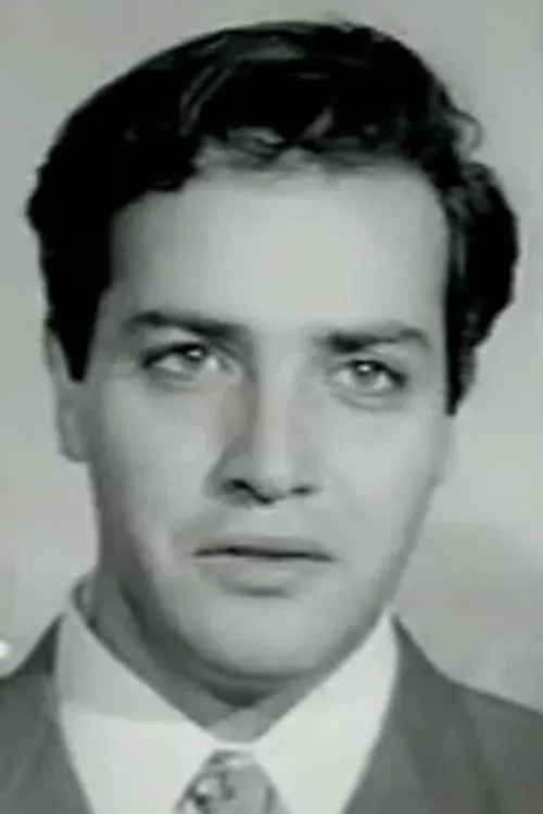 Gürel Ünlüsoy interpretando a