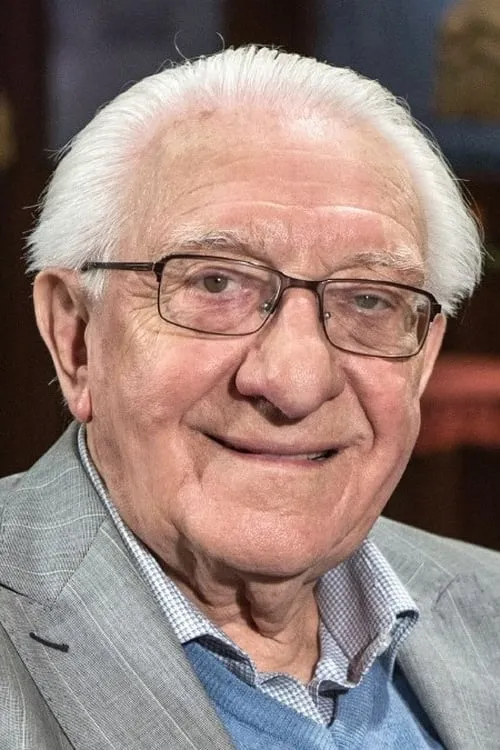 Gustav Oplustil interpretando a