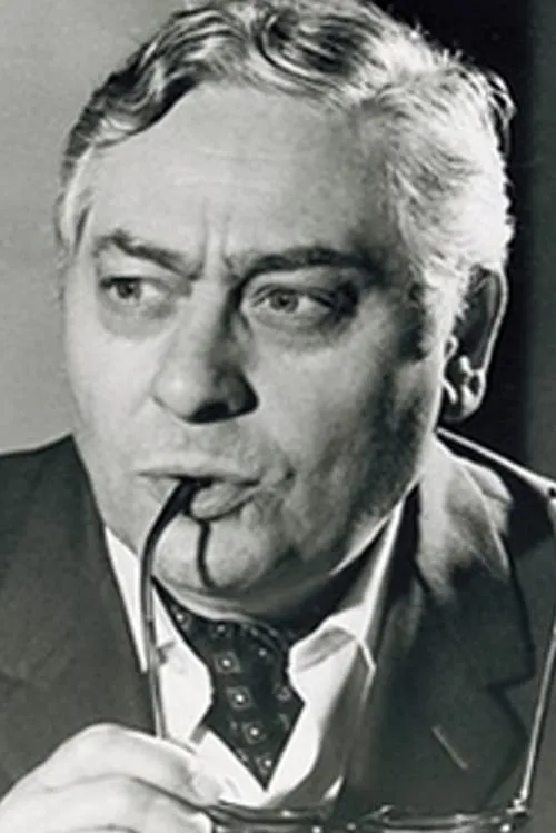 Guy Hoffmann interpretando a Justice Joseph Leveau