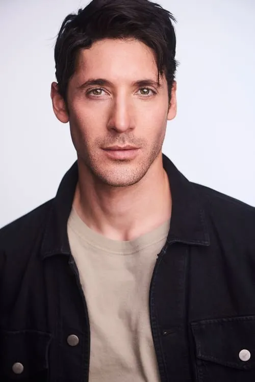 Guy Kent interpretando a David