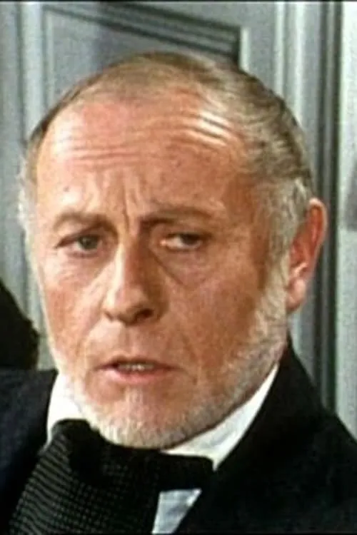 Guy Kerner interpretando a Rochon