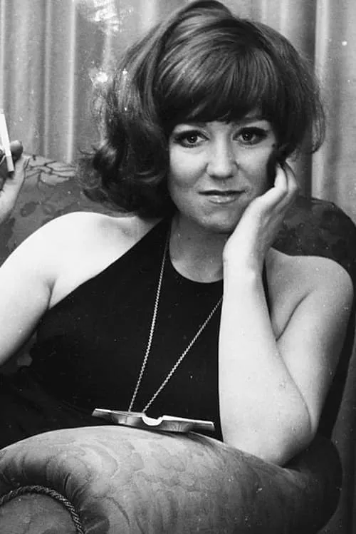 Gwendolyn Watts interpretando a Gloria