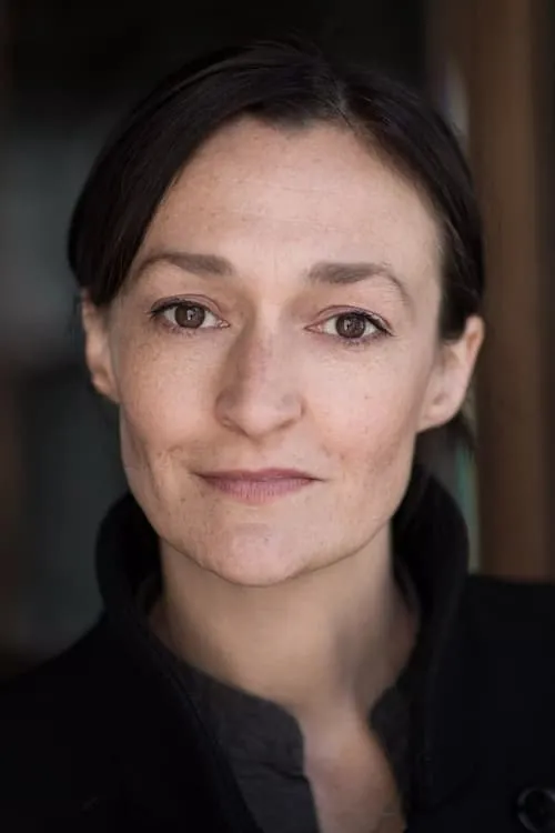 Gwynne McElveen interpretando a Niamh O'Donoughue