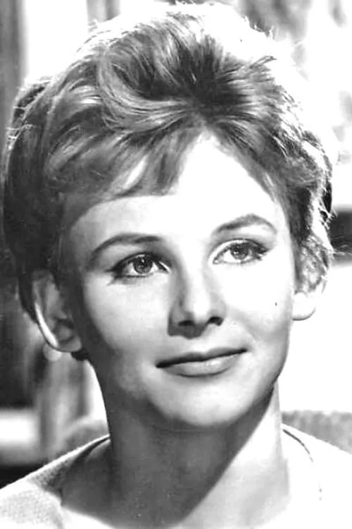 Gyöngyi Polónyi interpretando a 