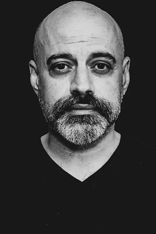 Coda Marcus ha trabajado con H. Adoni Esho en 1 ocasiones