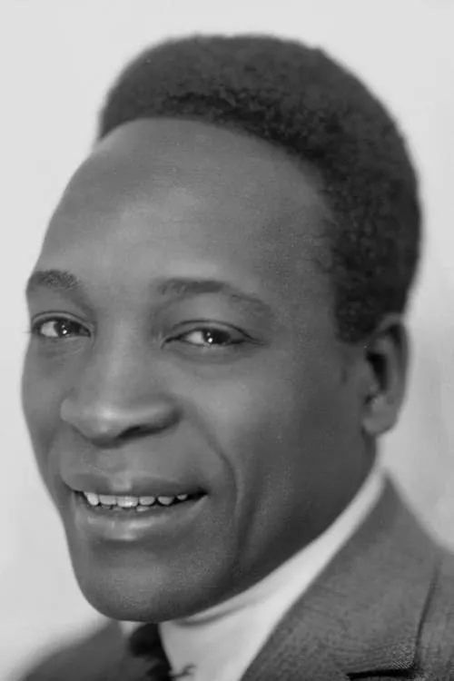 Habib Benglia interpretando a