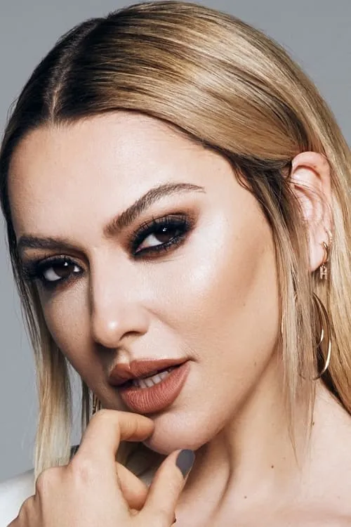 Hadise en su biografía y filmografía