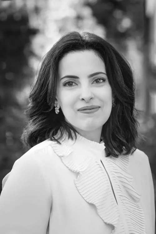 Hala Al-Dosari interpretando a Self