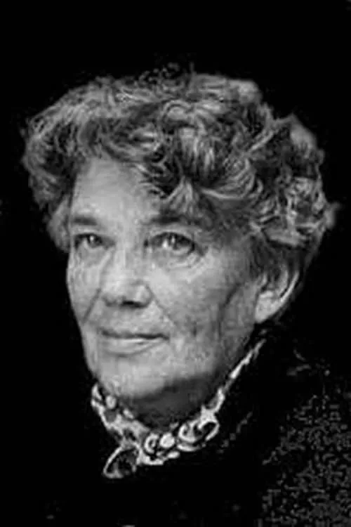 Halina Gryglaszewska interpretando a Auntie