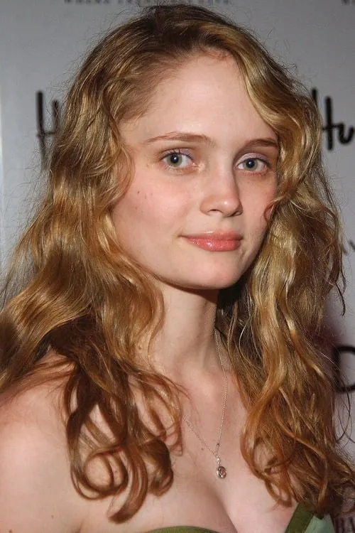 Halley Wegryn Gross interpretando a Nadine Woodberg