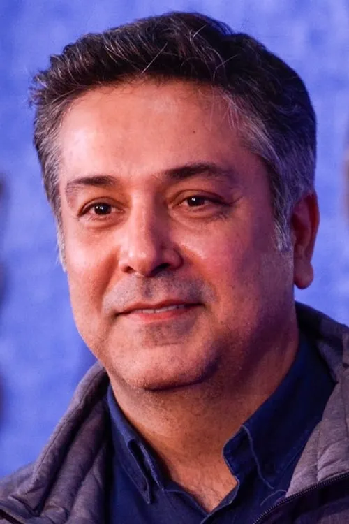 Hamidreza Pegah interpretando a 