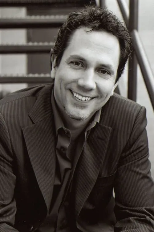 Hamish McEwan interpretando a Henry