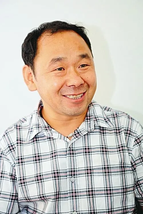 Han Sanming interpretando a Self