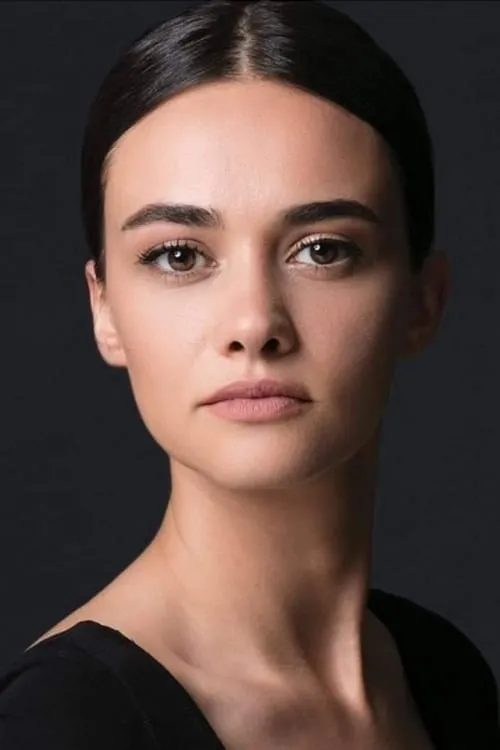 Hande Soral — personaje: Zeynep Erdogan