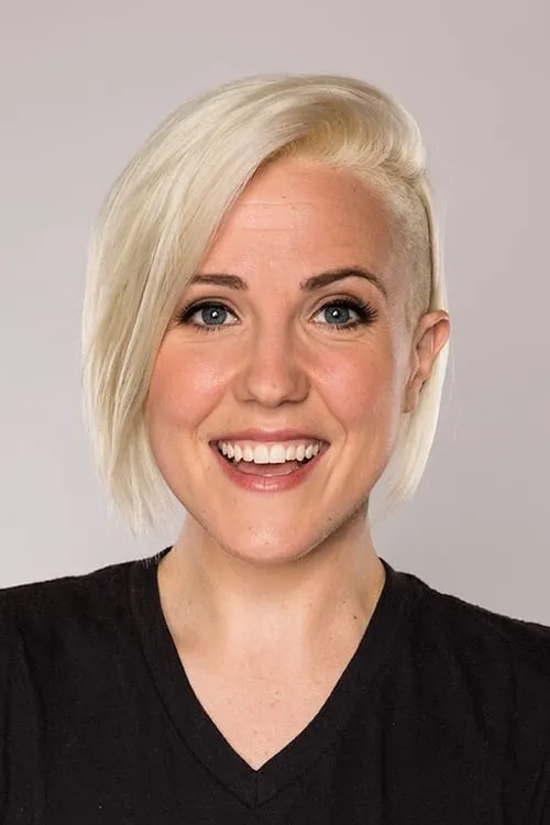 Hannah Hart interpretando a Charlie