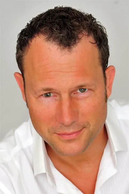 Hanno Friedrich interpretando a Kripo-Assistent