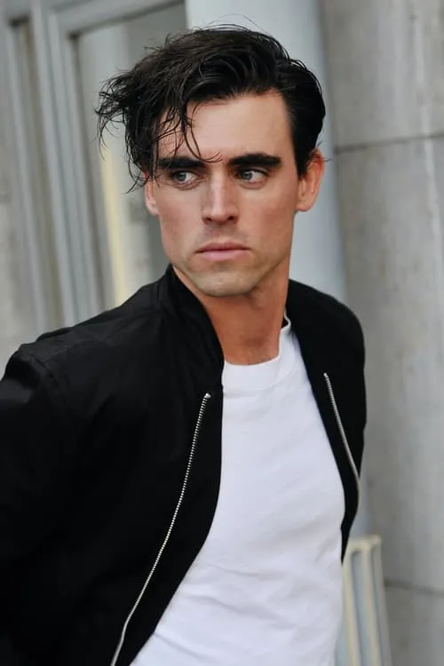 Hans Gurbig interpretando a