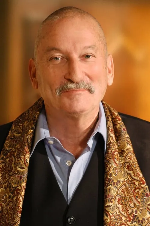 Hans Heinz Moser — personaje: Dr. Hannes Bayer