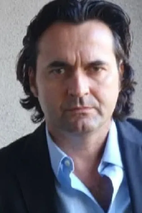 Hans Uder interpretando a Armaddan