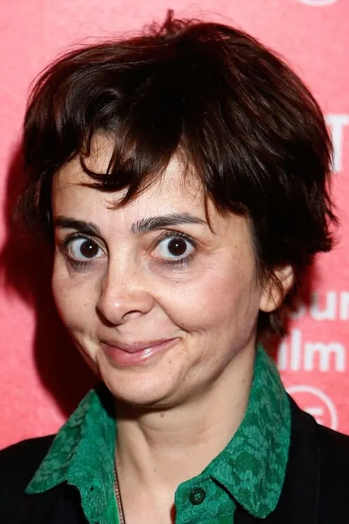 Hakki Emre ha trabajado con Harika Uygur en 1 ocasiones