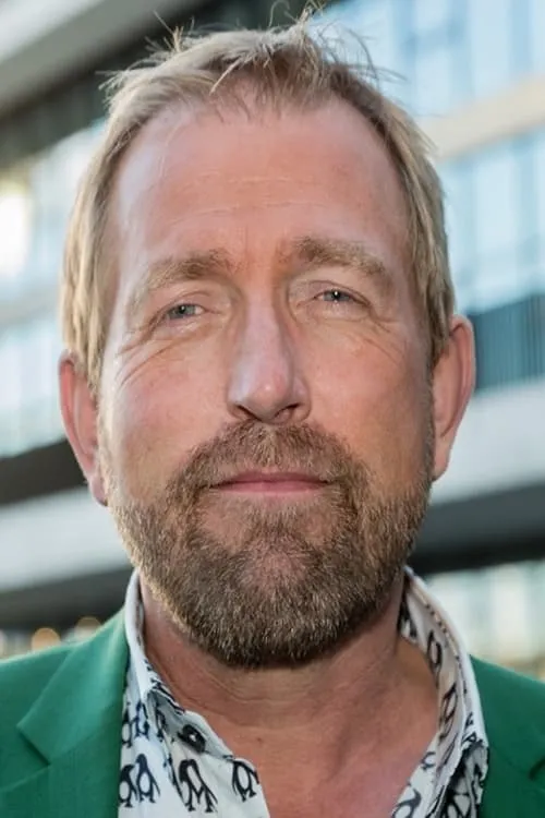 Harm Edens — personaje: Self (Voice-over)