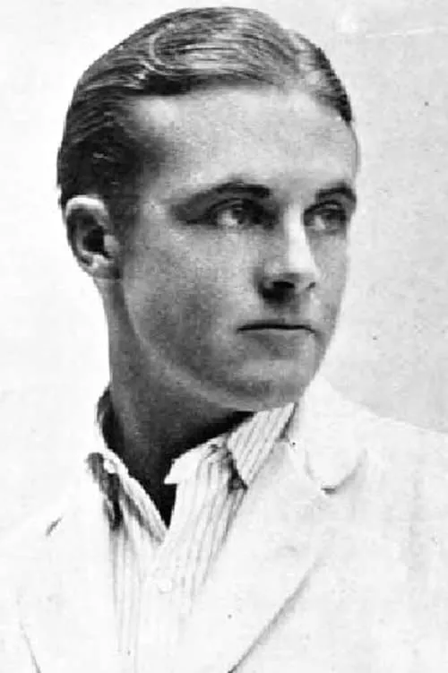 Harold Austin interpretando a Reginald