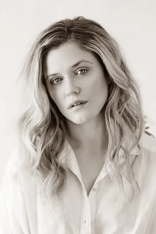 Harriet Dyer — personaje: Stevie Nocholls
