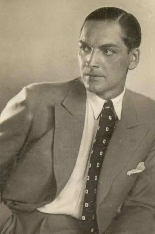 Harry Frank interpretando a Rittmeister Hans von Wustrow