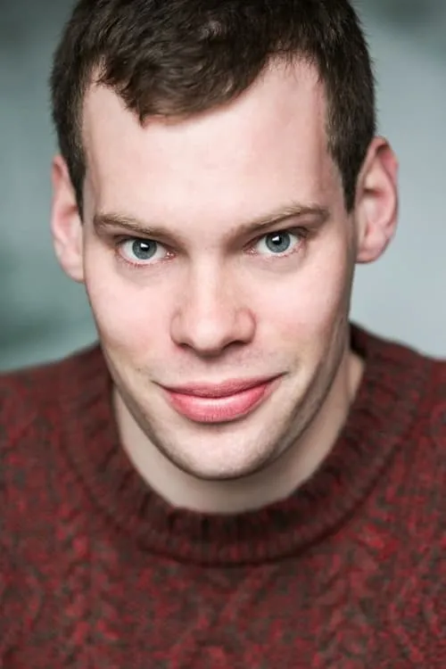 Harry Kershaw interpretando a Kissing Boy